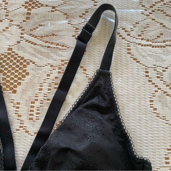 4/$20 ⭐️ Victoria’s Secret • Lace Triangle Cup Padded Bralette in Black - Picture 12 of 12